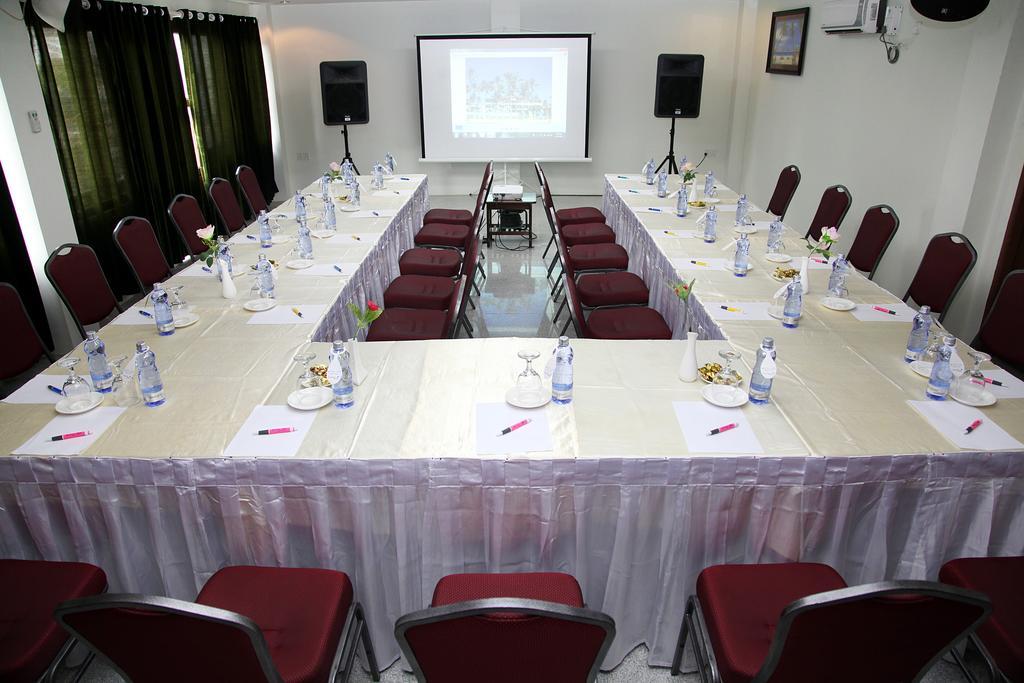 Hotel Lux Ngwesaung Exterior photo